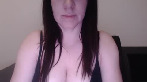 zoibee online show from November 15, 9:11 pm