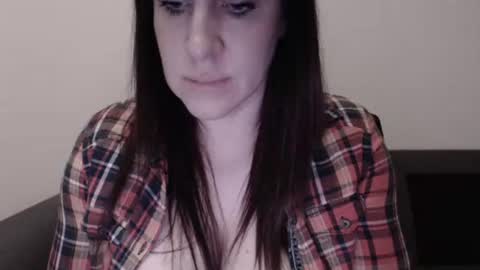 zoibee online show from February 28, 7:15 pm