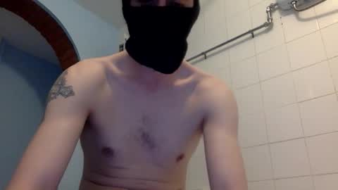 Snapshot of zombiekillerpez chatting on February 12, 3:01 am zombiekillerpez online show from February 12, 3:01 am