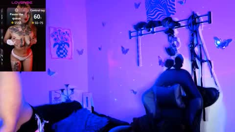 Snapshot of zooee_01 chatting on March 25, 5:57 am Zoee online show from March 25, 5:57 am