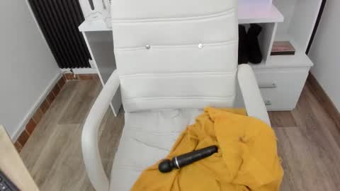 Zooe online show from March 11, 6:25 pm