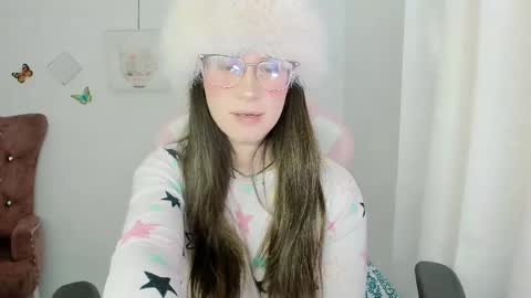 Snapshot of zooeybelair chatting on May 19, 2:45 pm Alicie online show from May 19, 2:45 pm