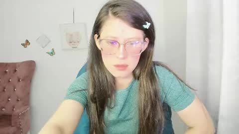 Snapshot of zooeybelair chatting on June 3, 4:48 am Alicie online show from June 3, 4:48 am