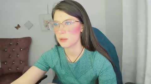 Snapshot of zooeybelair chatting on June 7, 2:59 am Alicie online show from June 7, 2:59 am