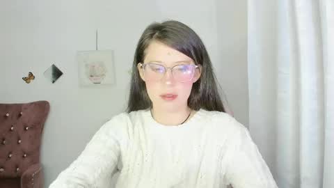 Snapshot of zooeybelair chatting on June 9, 4:02 am Alicie online show from June 9, 4:02 am
