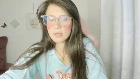 Snapshot of zooeybelair chatting on June 11, 4:54 am Alicie online show from June 11, 4:54 am