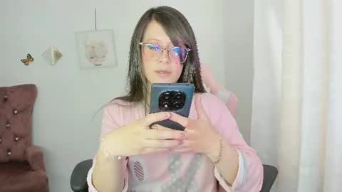 Snapshot of zooeybelair chatting on June 15, 4:42 pm Alicie online show from June 15, 4:42 pm