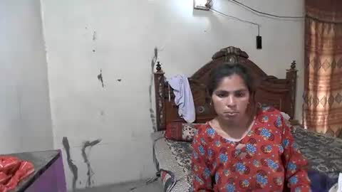 Snapshot of zoyakhan803 chatting on May 14, 7:37 am zoyakhan803 online show from May 14, 7:37 am