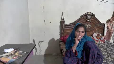 Snapshot of zoyakhan803 chatting on May 24, 10:37 pm zoyakhan803 online show from May 24, 10:37 pm
