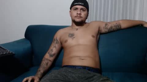 Snapshot of zues_gle25 chatting on February 4, 8:53 am zues_gle25 online show from February 4, 8:53 am