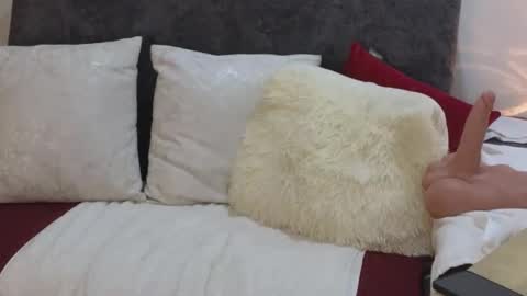 Snapshot of zuly_zahir_01 chatting on April 16, 9:43 am zuly goode online show from April 16, 9:43 am