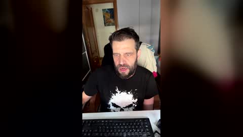 Snapshot of zurdineno chatting on May 11, 9:37 am zurdineno online show from May 11, 9:37 am