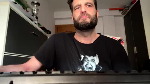 Snapshot of zurdineno chatting on May 31, 6:09 pm zurdineno online show from May 31, 6:09 pm