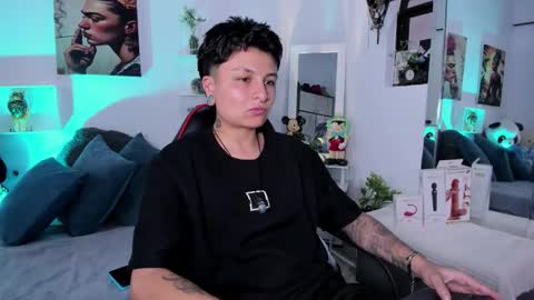 Snapshot of zuryramirez_ chatting on January 16, 8:24 pm Zury Ramirez online show from January 16, 8:24 pm