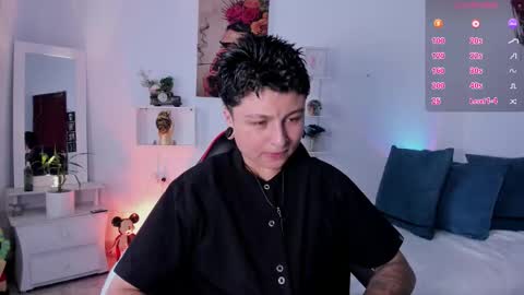 Snapshot of zuryramirez_ chatting on February 8, 8:23 pm Zury Ramirez online show from February 8, 8:23 pm