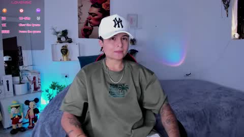 Snapshot of zuryramirez_ chatting on February 21, 8:54 pm Zury Ramirez online show from February 21, 8:54 pm