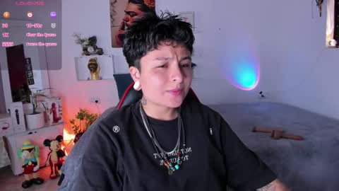 Snapshot of zuryramirez_ chatting on February 22, 9:13 pm Zury Ramirez online show from February 22, 9:13 pm