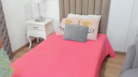 Snapshot of zusan_king_ chatting on February 3, 3:15 am Im Zusan My schedule is from 1030pm to 430 am colombian time online show from February 3, 3:15 am