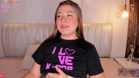 Snapshot of zuzu_sweet chatting on November 12, 7:35 pm Zara online show from November 12, 7:35 pm