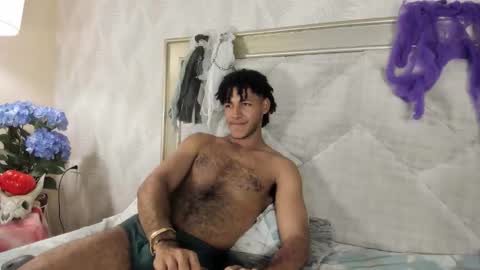 Snapshot of zyan_moreno chatting on October 23, 7:23 pm zyan_moreno online show from October 23, 7:23 pm