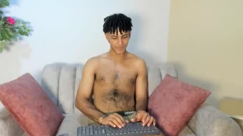 Snapshot of zyan_moreno chatting on November 10, 4:39 pm zyan_moreno online show from November 10, 4:39 pm