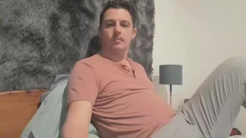 Snapshot of zyonart chatting on November 15, 9:21 pm Artnoyz Shower online show from November 15, 9:21 pm