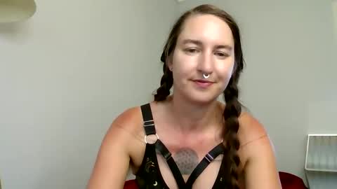 Snapshot of zyracloudplays chatting on October 6, 12:41 am Zyra Cloud online show from October 6, 12:41 am