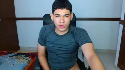 Snapshot of zyrosxk chatting on May 10, 8:08 am antonio felipe online show from May 10, 8:08 am