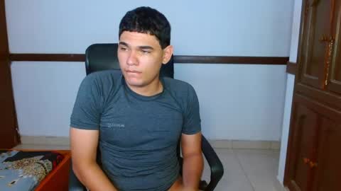 Snapshot of zyrosxk chatting on May 11, 9:04 am antonio felipe online show from May 11, 9:04 am