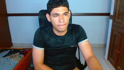 Snapshot of zyrosxk chatting on May 15, 7:26 am antonio felipe online show from May 15, 7:26 am