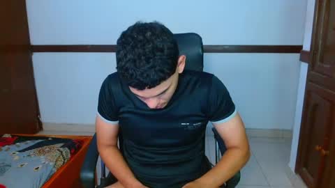 Snapshot of zyrosxk chatting on May 16, 7:49 am antonio felipe online show from May 16, 7:49 am