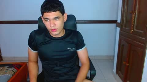 Snapshot of zyrosxk chatting on May 17, 8:01 am antonio felipe online show from May 17, 8:01 am