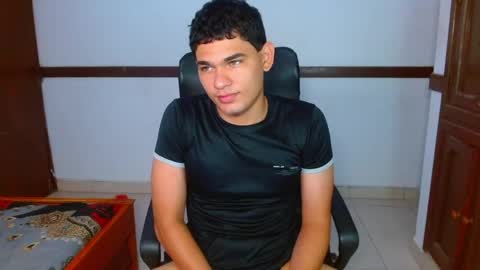 Snapshot of zyrosxk chatting on May 18, 7:47 am antonio felipe online show from May 18, 7:47 am