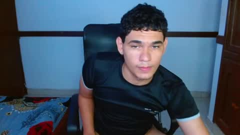 Snapshot of zyrosxk chatting on May 22, 8:10 am antonio felipe online show from May 22, 8:10 am
