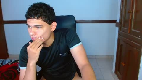 Snapshot of zyrosxk chatting on May 27, 1:08 pm antonio felipe online show from May 27, 1:08 pm