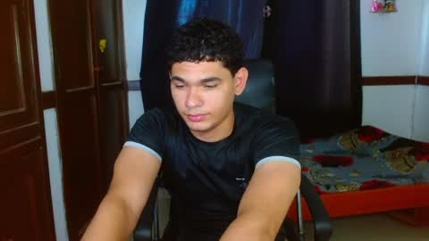 Snapshot of zyrosxk chatting on June 1, 3:47 pm antonio felipe online show from June 1, 3:47 pm