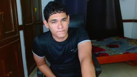 Snapshot of zyrosxk chatting on June 3, 12:02 am antonio felipe online show from June 3, 12:02 am