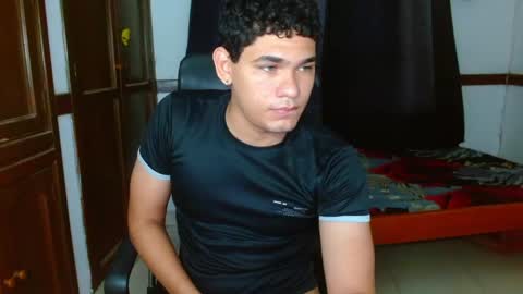 Snapshot of zyrosxk chatting on June 5, 7:58 am antonio felipe online show from June 5, 7:58 am