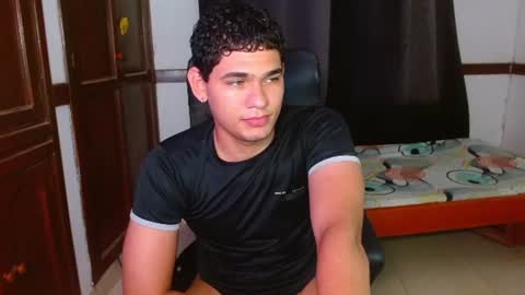Snapshot of zyrosxk chatting on June 11, 7:50 am antonio felipe online show from June 11, 7:50 am