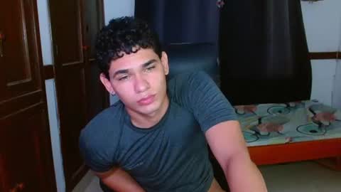 Snapshot of zyrosxk chatting on June 14, 7:43 am antonio felipe online show from June 14, 7:43 am