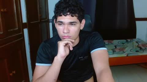 Snapshot of zyrosxk chatting on June 18, 9:14 am antonio felipe online show from June 18, 9:14 am