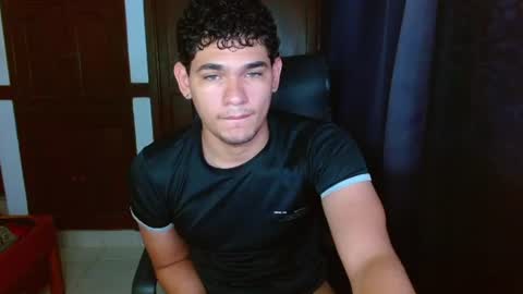 Snapshot of zyrosxk chatting on July 6, 6:54 am antonio felipe online show from July 6, 6:54 am