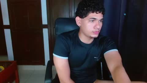 Snapshot of zyrosxk chatting on July 10, 6:39 am antonio felipe online show from July 10, 6:39 am