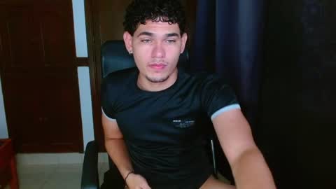 Snapshot of zyrosxk chatting on July 12, 7:43 am antonio felipe online show from July 12, 7:43 am