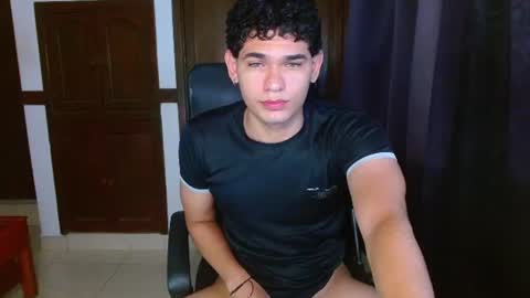 Snapshot of zyrosxk chatting on July 14, 5:23 am antonio felipe online show from July 14, 5:23 am