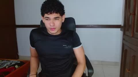 Snapshot of zyrosxk chatting on July 27, 7:37 am antonio felipe online show from July 27, 7:37 am