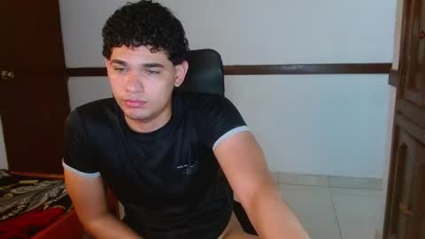 Snapshot of zyrosxk chatting on August 4, 7:55 am antonio felipe online show from August 4, 7:55 am