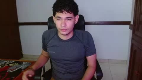 Snapshot of zyrosxk chatting on August 7, 6:59 am antonio felipe online show from August 7, 6:59 am