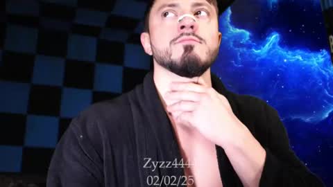 Snapshot of zyzz4444 chatting on February 2, 3:39 pm Greek God online show from February 2, 3:39 pm
