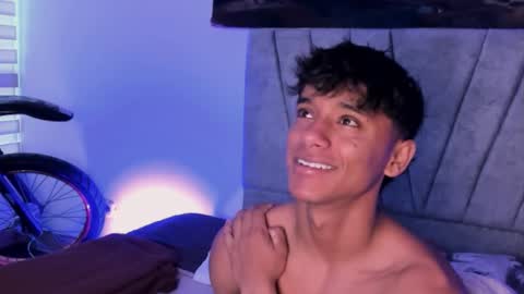 zyzz_1812 online show from October 22, 4:18 pm